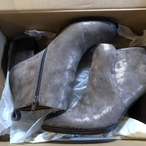 Sofft Ware Smoke Distressed Metallic Suede Chunky Heel, size 6.5 - Picture 5 of 8